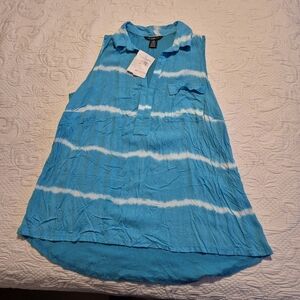 89th & Madison blue and white longer sleeveless blouse NWT
